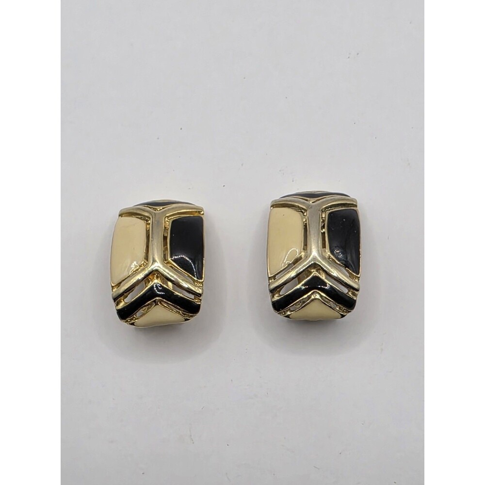 Vintage Goldtone Black/ Cream Enamel Clip-on Earrings 1 1/2"